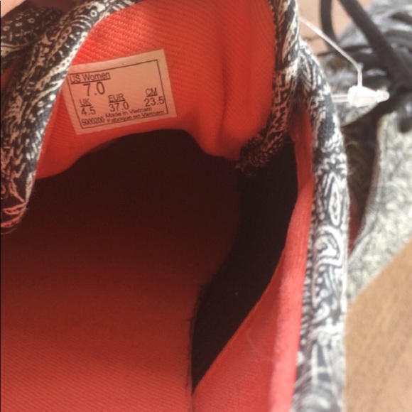 Vans - Picture 2 of 2